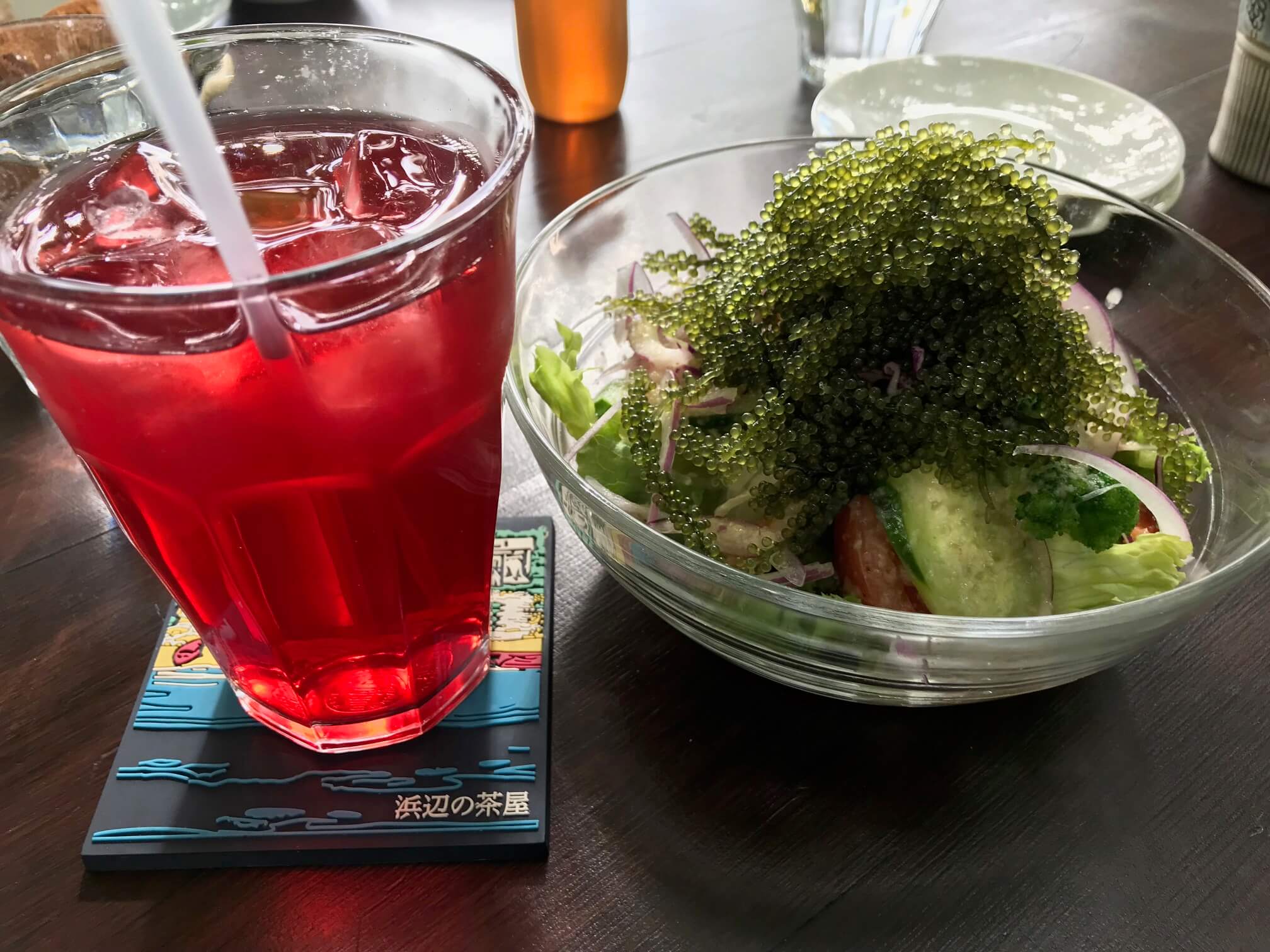 琉球花紅茶と海ぶどうサラダ
